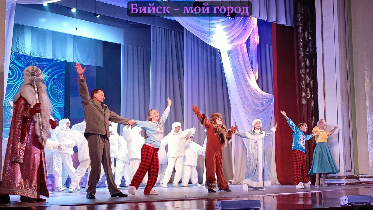 Губернаторские ёлки стартовали в Бийске Губернаторские ёлки стартовали в Бийске