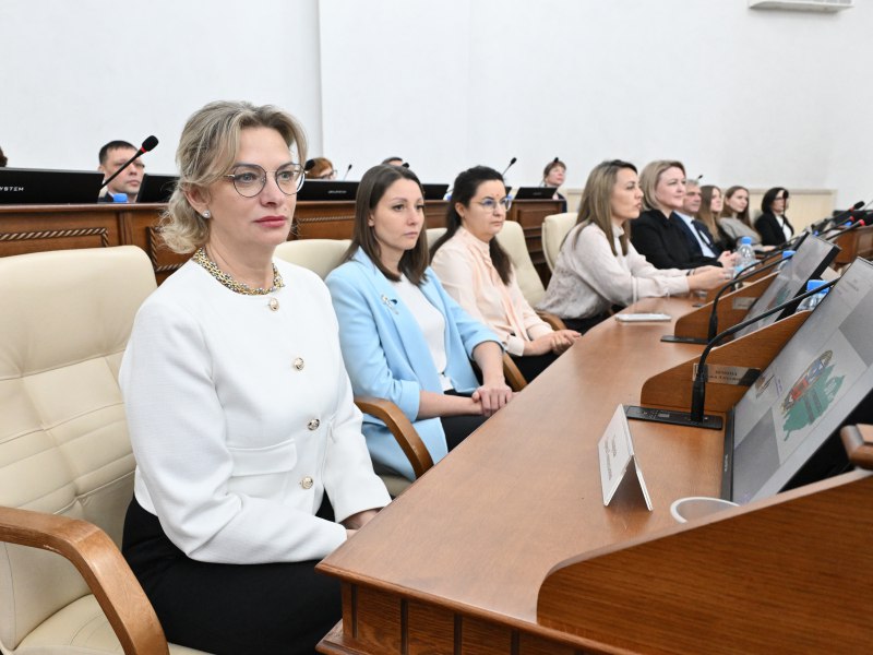 Губернатор Виктор Томенко вручил награды Алтайского края сотрудникам и ветеранам Счетной палаты региона Губернатор Виктор Томенко вручил награды Алтайского края сотрудникам и ветеранам Счетной палаты региона