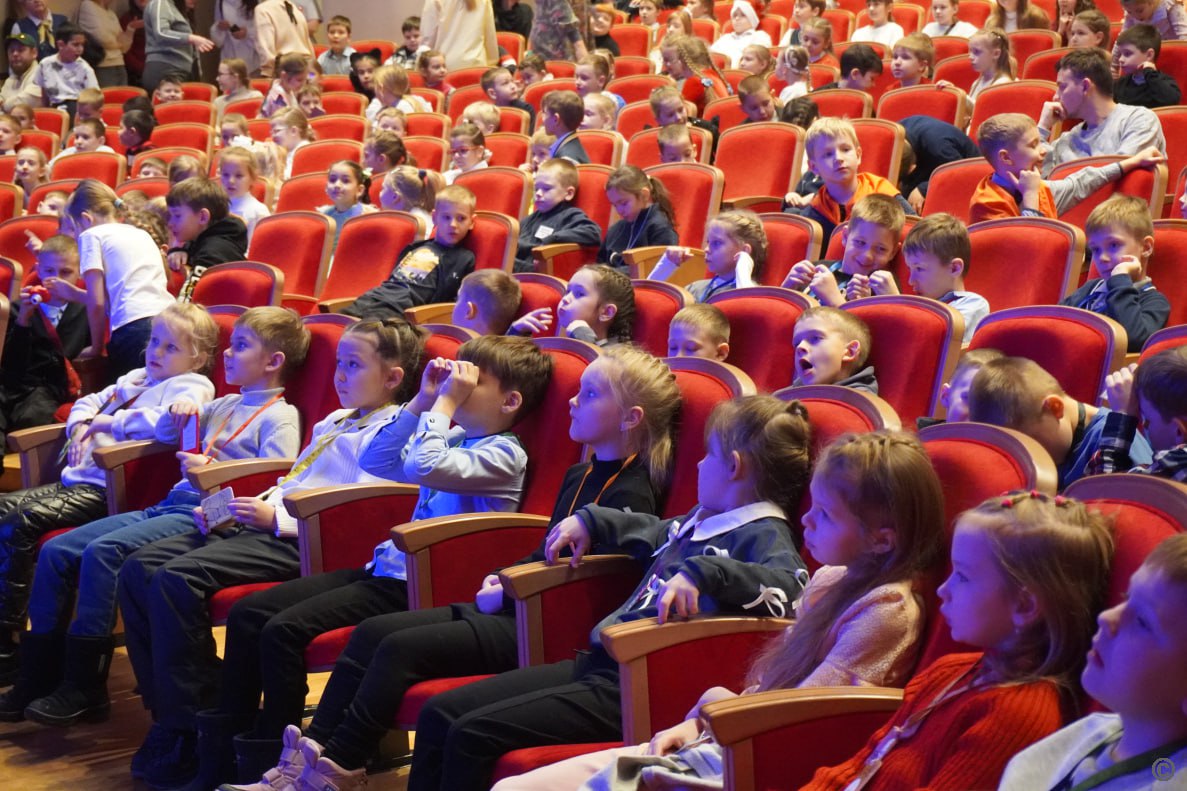 В Барнауле стартовали новогодние представления для школьников В Барнауле стартовали новогодние представления для школьников