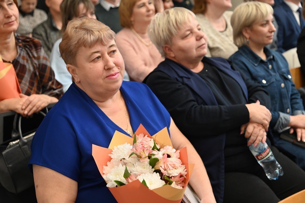 Александр Романенко встретился с директорами барнаульских школ Александр Романенко встретился с директорами барнаульских школ