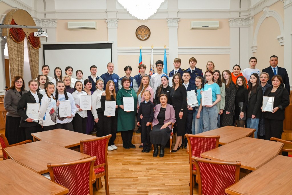 Навстречу жителям: прием граждан, награждение активных барнаульцев и открытие арт-объекта Навстречу жителям: прием граждан, награждение активных барнаульцев и открытие арт-объекта