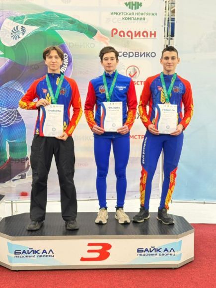 Алтайские конькобежцы завоевали 11 медалей на первом этапе первенства СФО в Иркутске