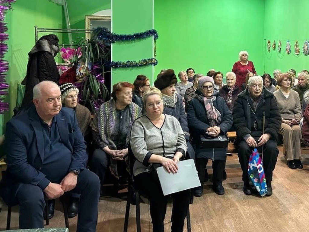 Навстречу жителям: прием граждан, награждение активных барнаульцев и открытие арт-объекта Навстречу жителям: прием граждан, награждение активных барнаульцев и открытие арт-объекта