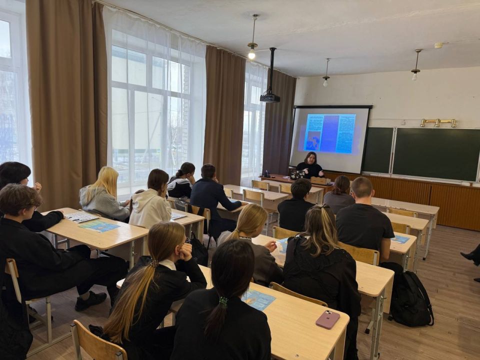 Следователи провели урок кибербезопасности для старшеклассников Благовещенской школы