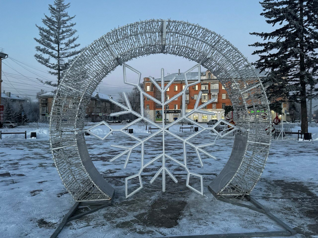 В Рубцовске идёт подготовка к Новому году В Рубцовске идёт подготовка к Новому году
