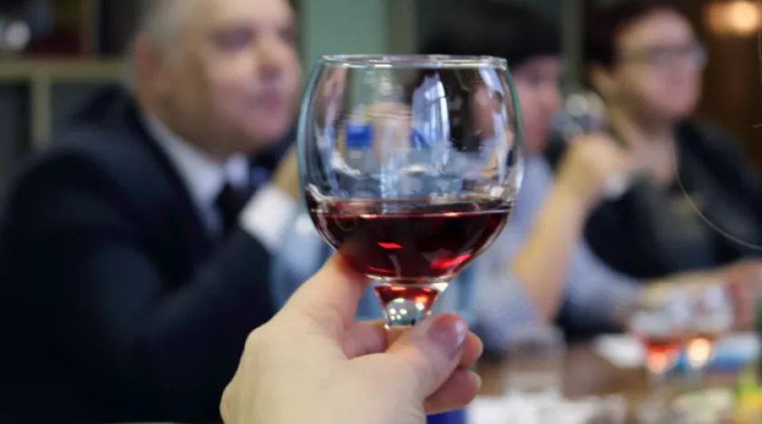 В преддверии Нового года медики и полицейские напомнили о культуре потребления спиртного