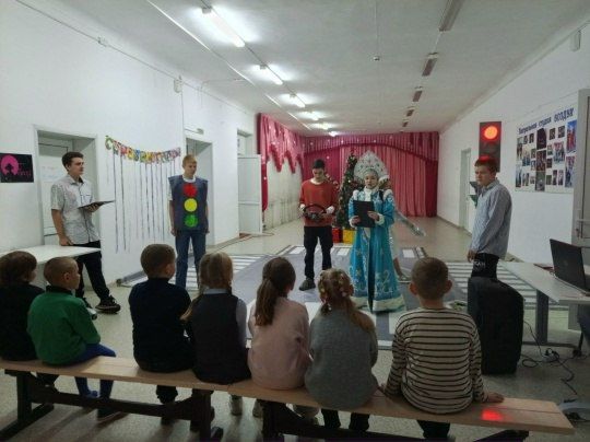 Накануне в МБУ ДО «КМОЦ» состоялось праздничное мероприятие «Ёлка безопасности», участниками которого стали обучающиеся МБОУ «Аллакская СОШ»