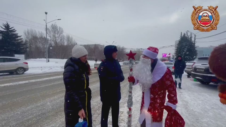 «Мандариновый патруль» подарил барнаульским водителям праздничное настроение и важные напоминания о ПДД РФ 25декабря в краевой столице успешно прошло необычное профилактическое мероприятие «Мандариновый патруль»...