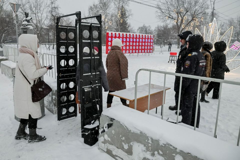 Обеспечена безопасность на открытии главной ёлки Барнаула
