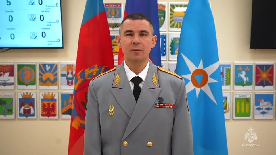 Начальник Главного управления МЧС России по Алтайскому краю Александр Макаров поздравляет с Днём спасателя и 35-летием со дня создания МЧС России