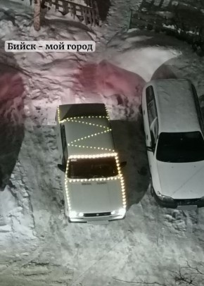 А из нашего окна... Новым годом отовсюду веет всё более отчётливо