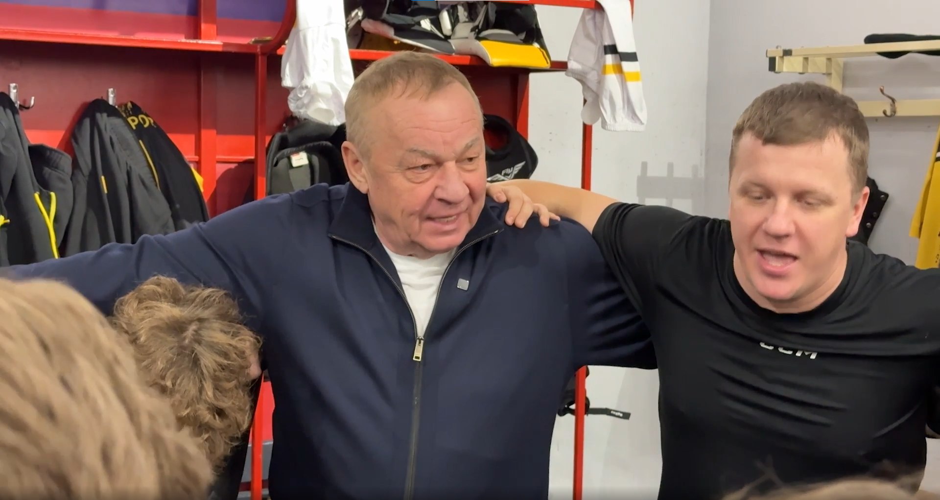 Завершили 2025 год яркой победой и поблагодарили болельщиков! Завершили 2025 год яркой победой и поблагодарили болельщиков!