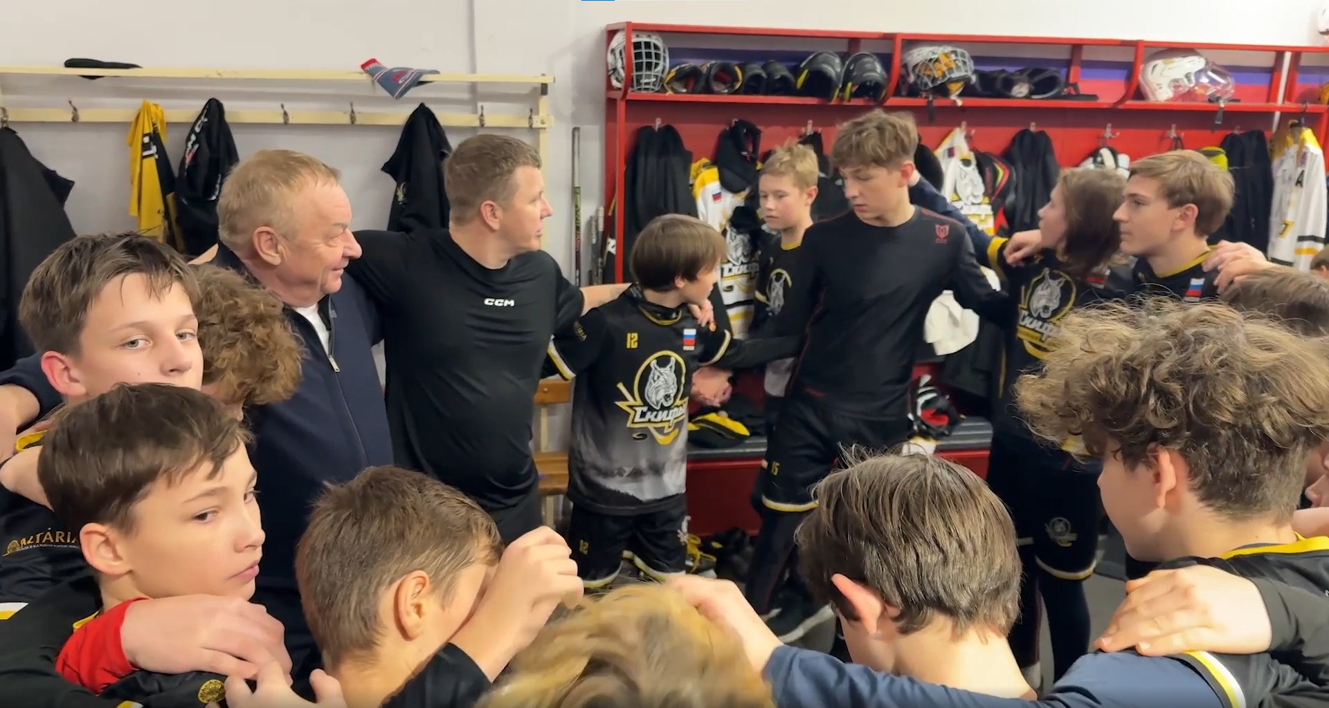 Завершили 2025 год яркой победой и поблагодарили болельщиков! Завершили 2025 год яркой победой и поблагодарили болельщиков!