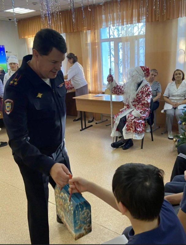 В рамках всероссийской благотворительной акции «Полицейский Дед Мороз», инициированной Министерством внутренних дел Российской Федерации, сотрудники отдела по делам несовершеннолетних ГУ МВД России по Алтайскому краю...