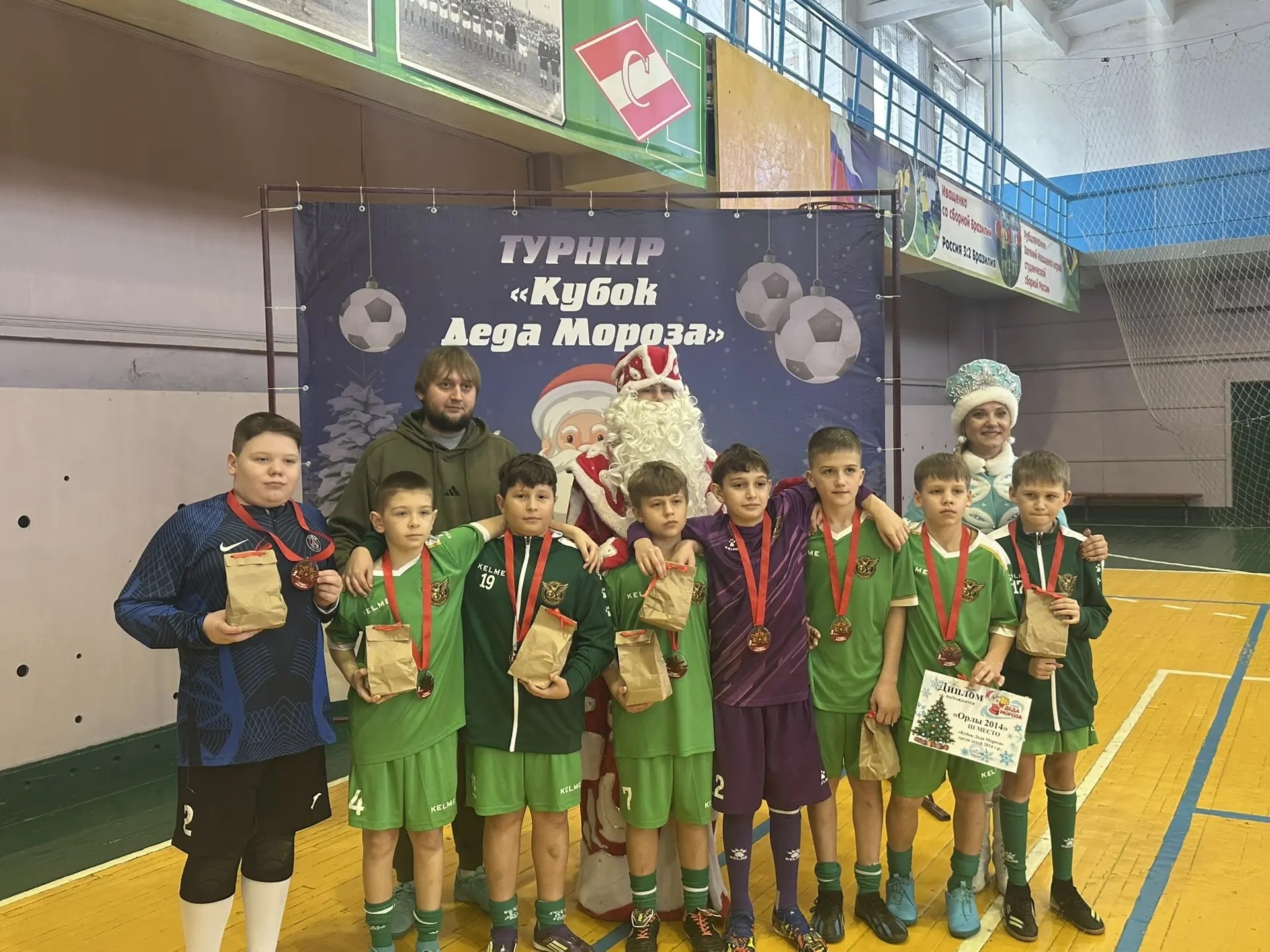 Новогодние соревнования по футболу «Кубок деда Мороза» Новогодние соревнования по футболу «Кубок деда Мороза»