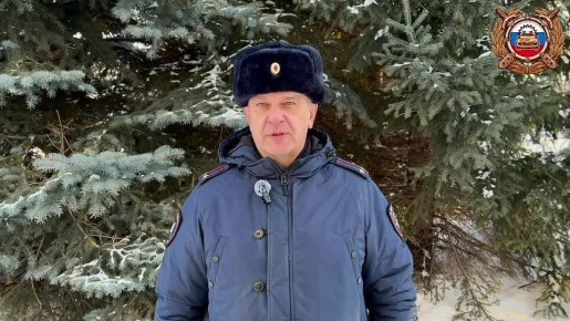 Начальник отдела Госавтоинспекции УМВД России по городу Барнаулу Сергей Шмаков поздравляет всех участников дорожного движения с наступающими праздниками!