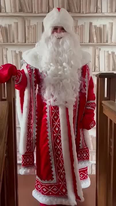 Дедушка Мороз поздравляет юных участников дорожного движения и их родителей с наступающим Новым годом