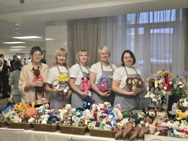 Волонтеры из Барнаула провели ярмарку в поддержку участников СВО