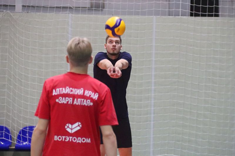 Волейболисты «Университета» провели совместную тренировку с воспитанниками спортивной школы «Заря Алтая» Волейболисты «Университета» провели совместную тренировку с воспитанниками спортивной школы «Заря Алтая»