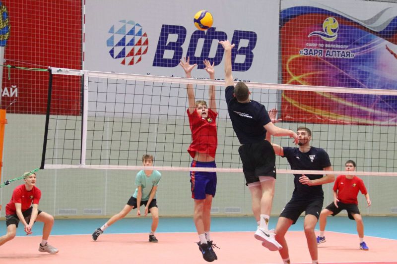 Волейболисты «Университета» провели совместную тренировку с воспитанниками спортивной школы «Заря Алтая» Волейболисты «Университета» провели совместную тренировку с воспитанниками спортивной школы «Заря Алтая»