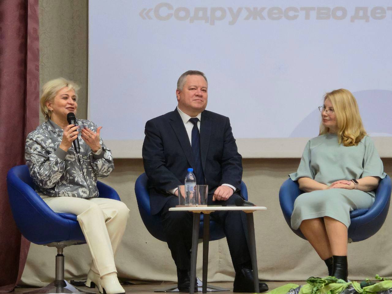 В Алтайском крае в новогодние каникулы проходил форум актива детских, молодежных объединений «Юные лидеры Сибири» В Алтайском крае в новогодние каникулы проходил форум актива детских, молодежных объединений «Юные лидеры Сибири»