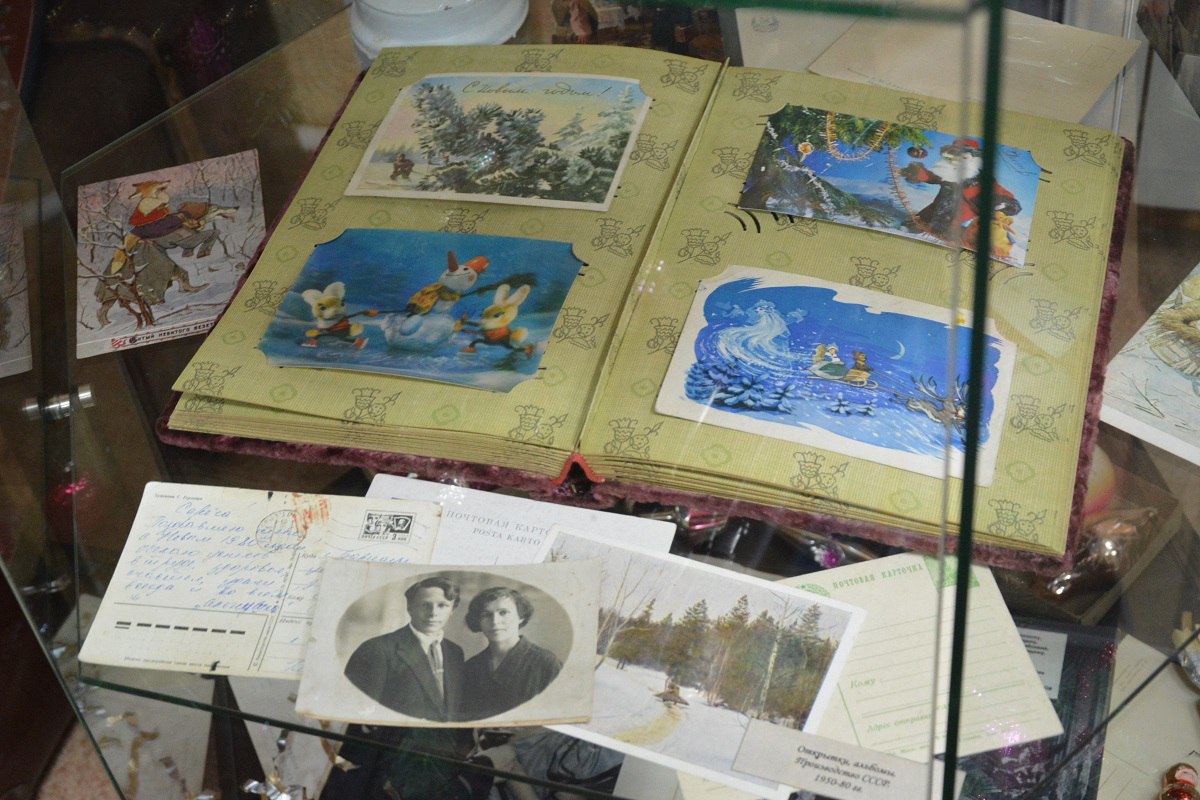 Барнаульцев приглашают посетить выставку зимних подарков XIX-XX веков Барнаульцев приглашают посетить выставку зимних подарков XIX-XX веков