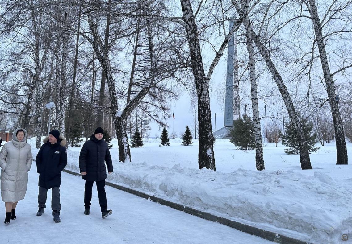 Вячеслав Франк посетил главные праздничные площадки Барнаула Вячеслав Франк посетил главные праздничные площадки Барнаула