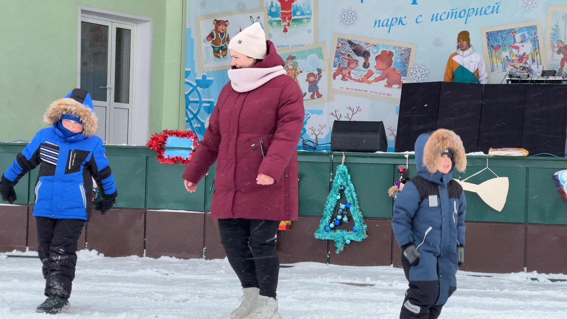 В парке культуры и отдыха «Центральный» прошла детская праздничная программа, посвящённая Рождественскому волшебству В парке культуры и отдыха «Центральный» прошла детская праздничная программа, посвящённая Рождественскому волшебству