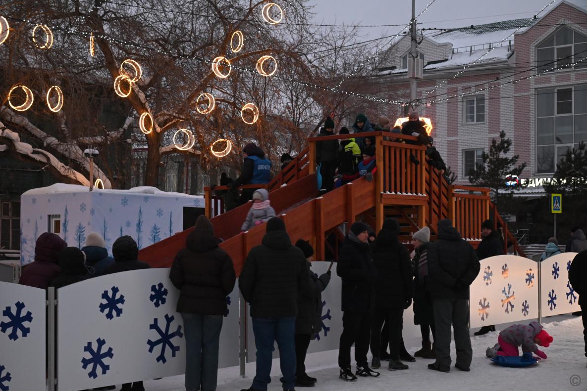 Вячеслав Франк посетил главные праздничные площадки Барнаула Вячеслав Франк посетил главные праздничные площадки Барнаула