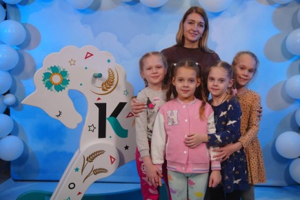 Есть много способов провести праздничный день, и один из них — прийти на фотосессию на телеканал «Катунь 24»