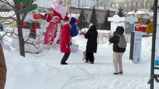 На празднике была замечена очень жизнерадостная собака