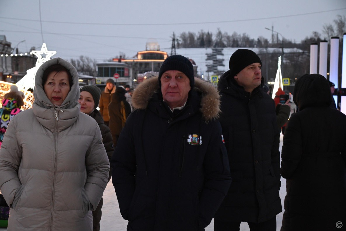 Власти оценили работу главных праздничных площадок Барнаула Власти оценили работу главных праздничных площадок Барнаула