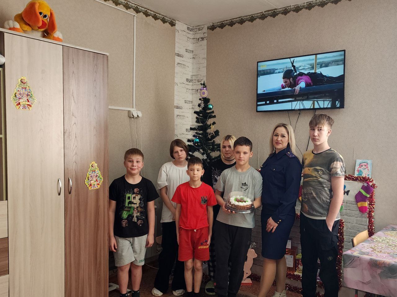 Сотрудники Рубцовского межрайонного следственного отдела поздравили своих подшефных детей с новогодними праздниками Сотрудники Рубцовского межрайонного следственного отдела поздравили своих подшефных детей с новогодними праздниками