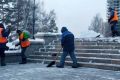 В Барнауле на территории общественных пространств продолжаются работы по уборке снега