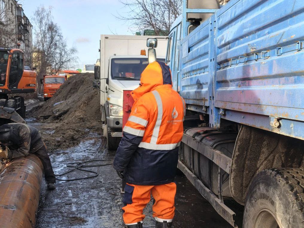 В Барнауле 163 частных дома остались без воды 10 января из-за повреждения водопровода диаметром 300 мм, сообщает Росводоканал