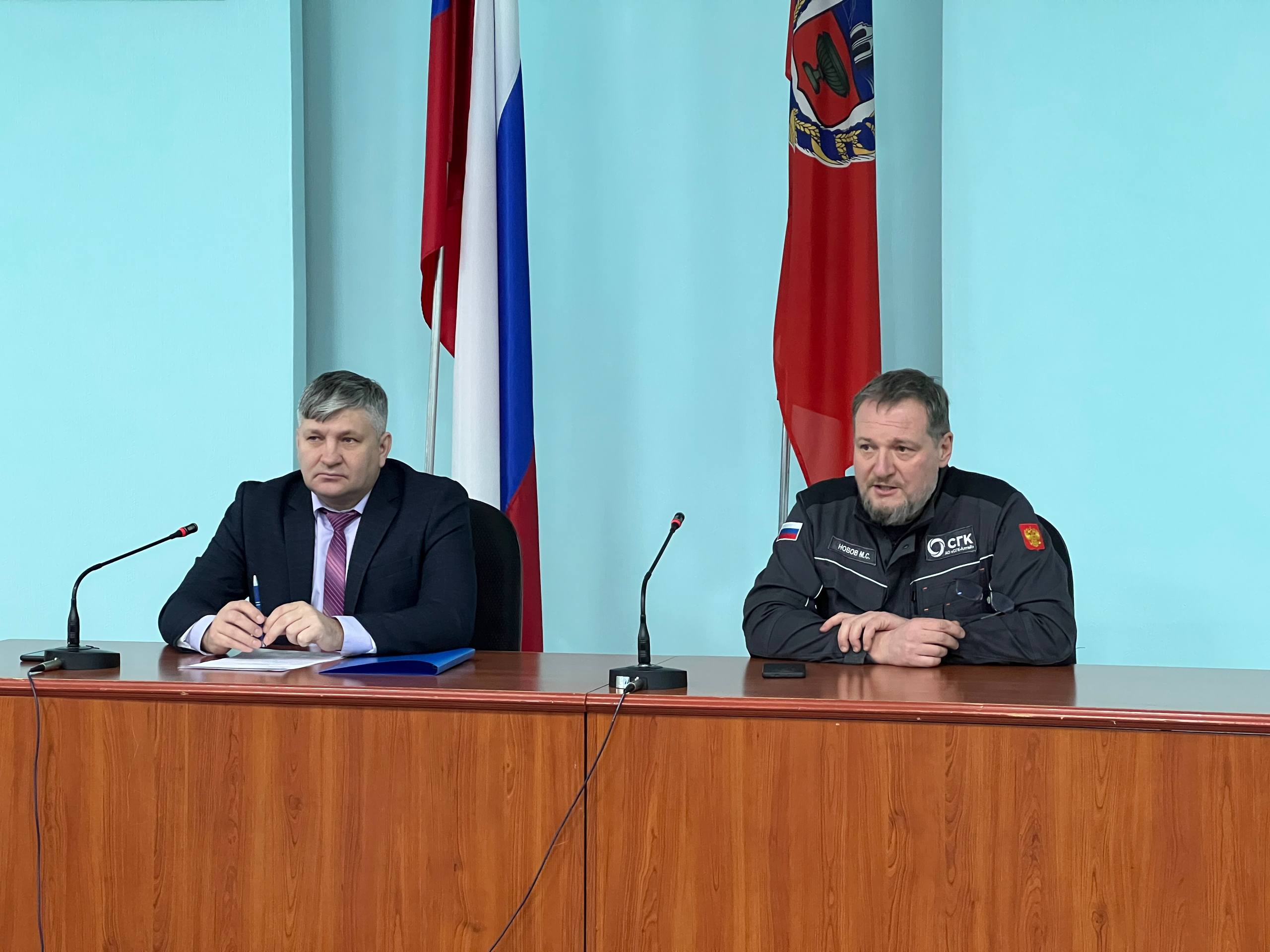 Провел совещание с руководителями управляющих компаний и ресурсоснабжающих организаций