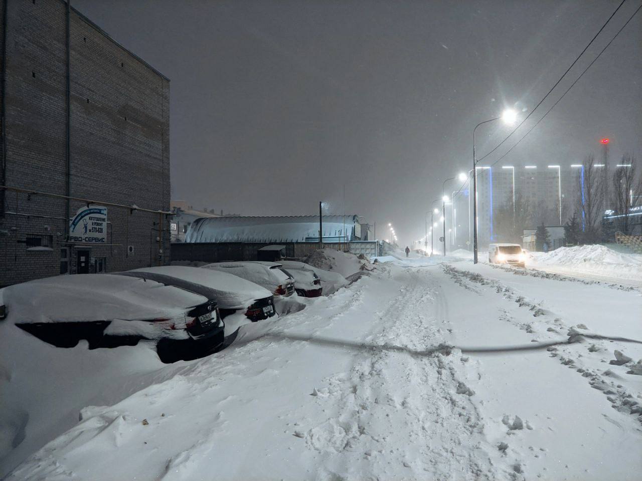 Барнаул заметает. Заснеженные улицы и дворы в объективе нашего фотографа