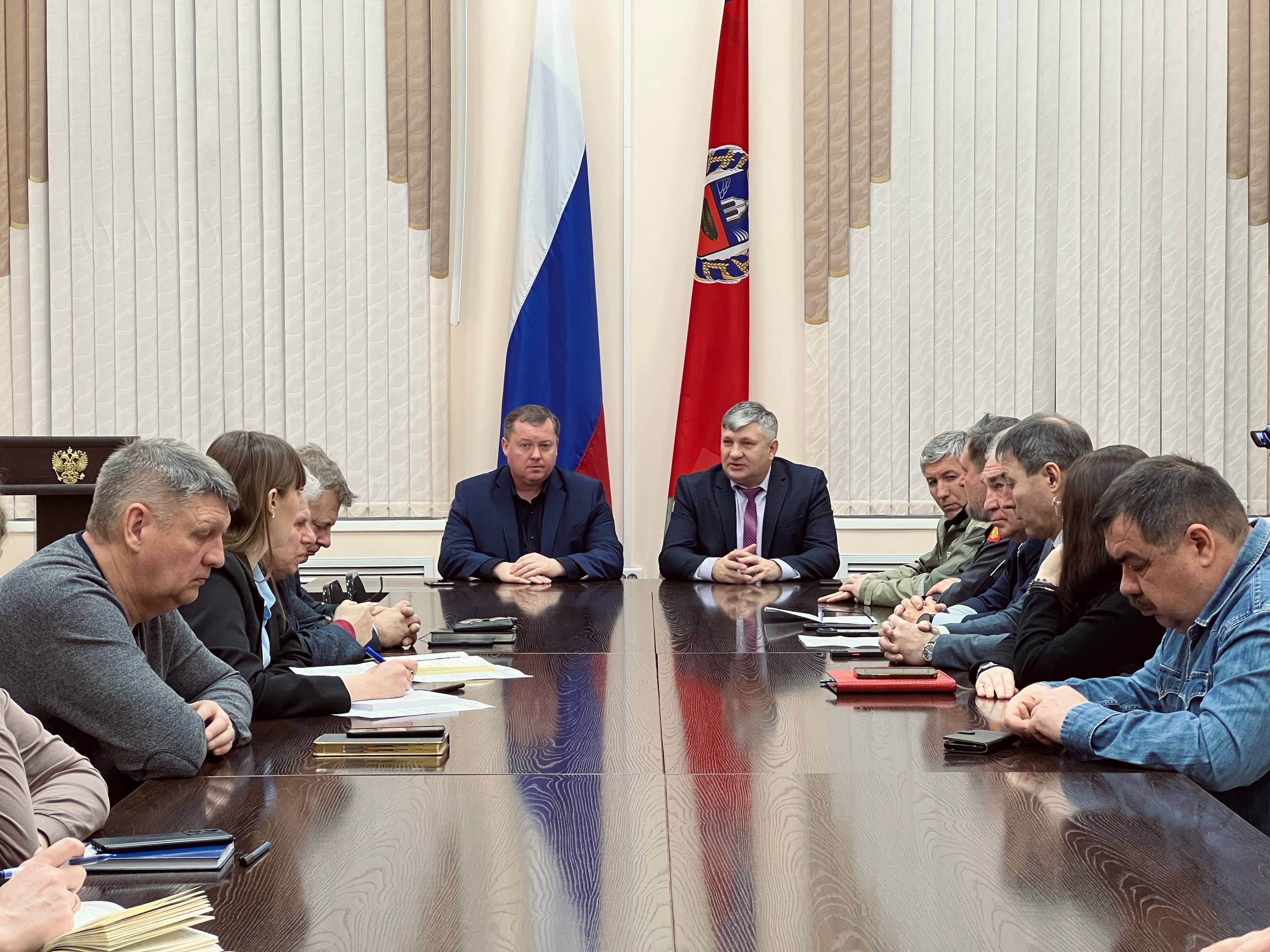 Сегодня под председательством Министра промышленности и энергетики Алтайского края Вячеслава Сергеевича Химочки провели внеочередной штаб по вопросам ликвидации повреждения на магистральной теплосети