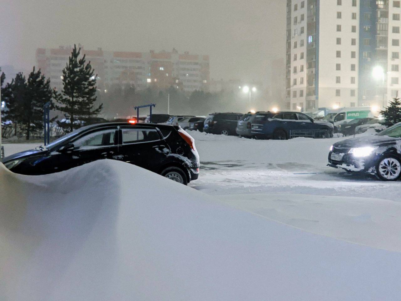 Барнаул заметает. Заснеженные улицы и дворы в объективе нашего фотографа Барнаул заметает. Заснеженные улицы и дворы в объективе нашего фотографа
