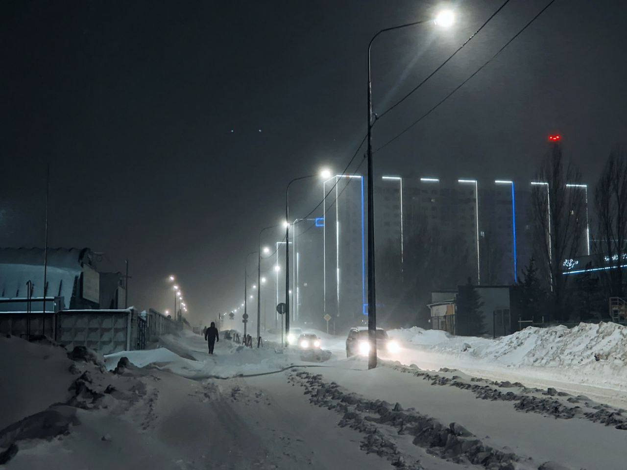 Барнаул заметает. Заснеженные улицы и дворы в объективе нашего фотографа Барнаул заметает. Заснеженные улицы и дворы в объективе нашего фотографа