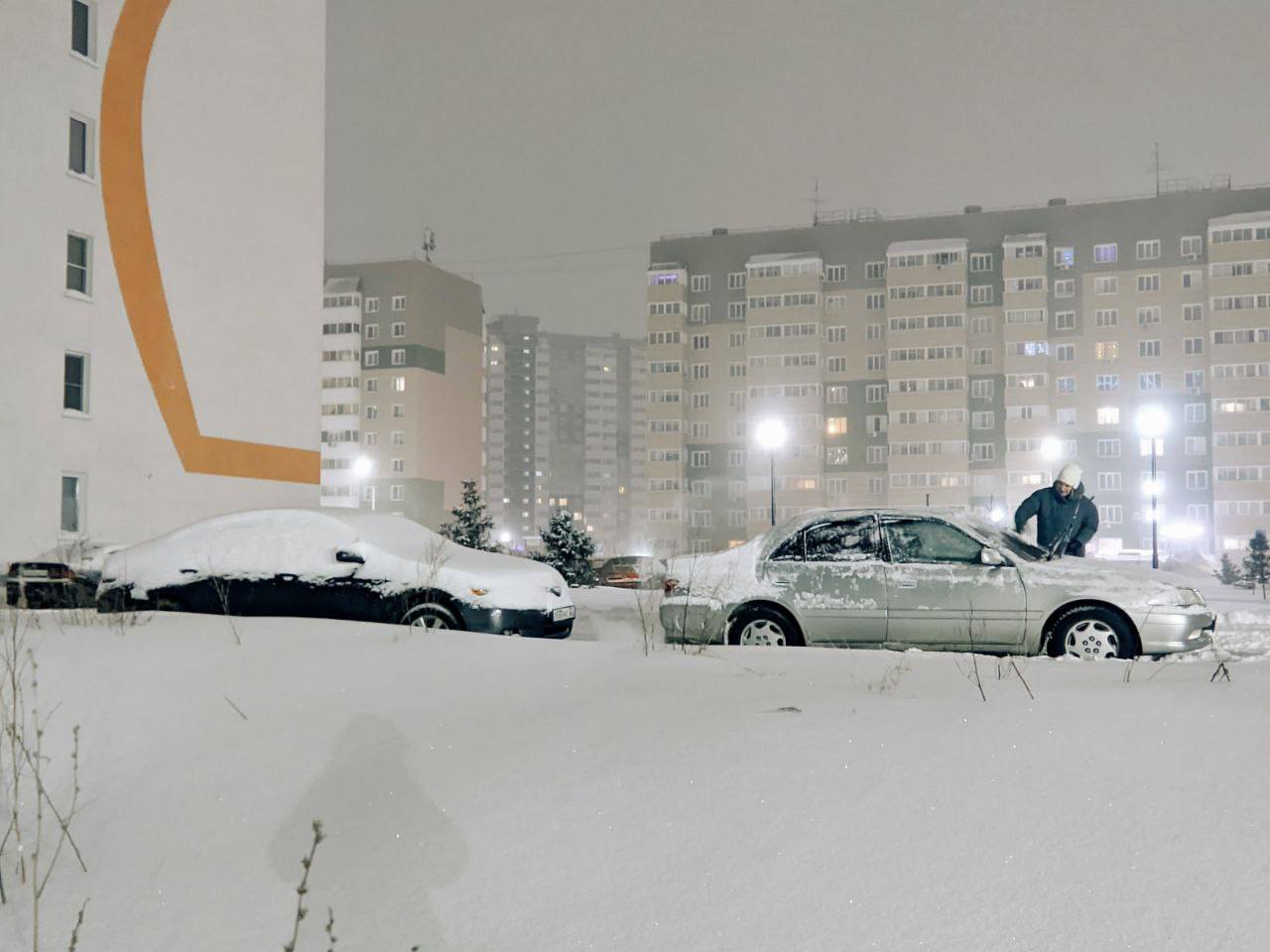 Барнаул заметает. Заснеженные улицы и дворы в объективе нашего фотографа Барнаул заметает. Заснеженные улицы и дворы в объективе нашего фотографа