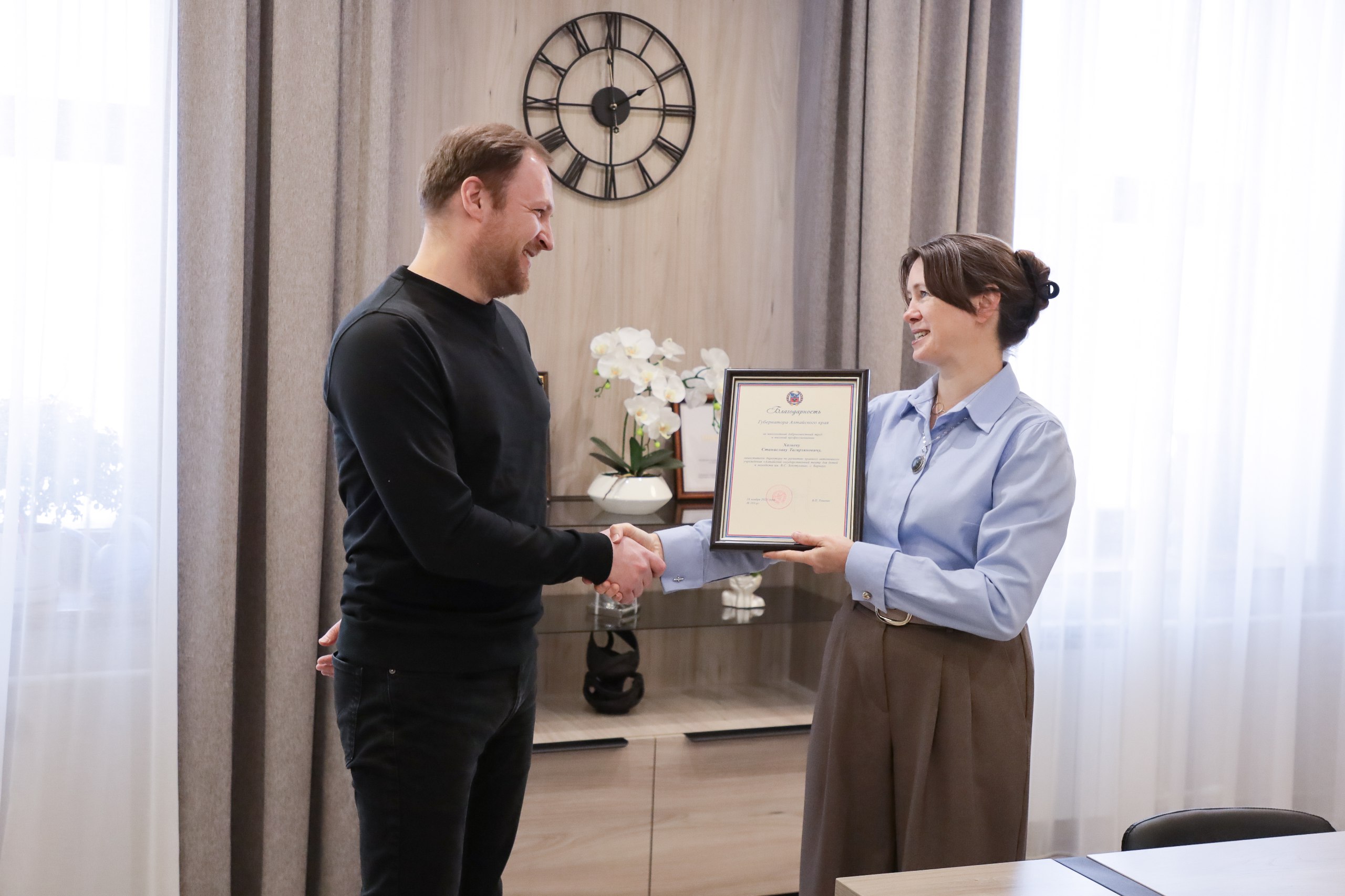 Министркультуры Алтайского края вручила награды пресс-секретарям ведущих учрежденийкультуры региона В Министркультуры Алтайского края вручила награды пресс-секретарям ведущих учрежденийкультуры региона В