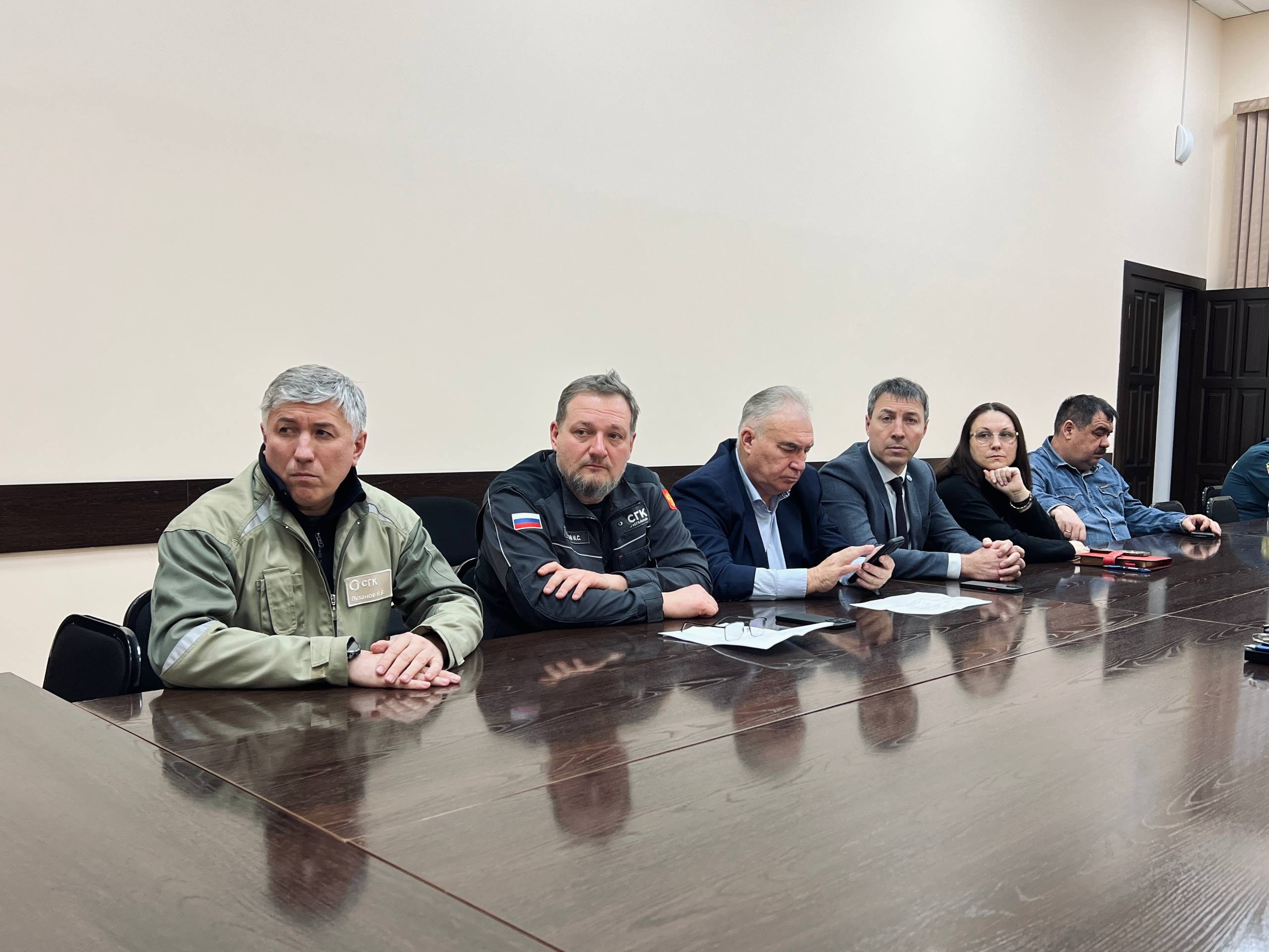 Сегодня под председательством Министра промышленности и энергетики Алтайского края Вячеслава Сергеевича Химочки провели внеочередной штаб по вопросам ликвидации повреждения на магистральной теплосети Сегодня под председательством Министра промышленности и энергетики Алтайского края Вячеслава Сергеевича Химочки провели внеочередной штаб по вопросам ликвидации повреждения на магистральной теплосети