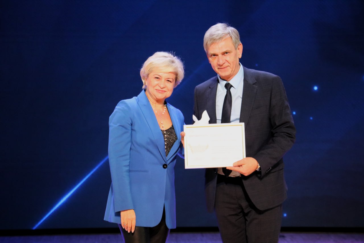 Благодарностями Крайизбиркома отмечены коллективы ведущих СМИ Алтайского края Благодарностями Крайизбиркома отмечены коллективы ведущих СМИ Алтайского края