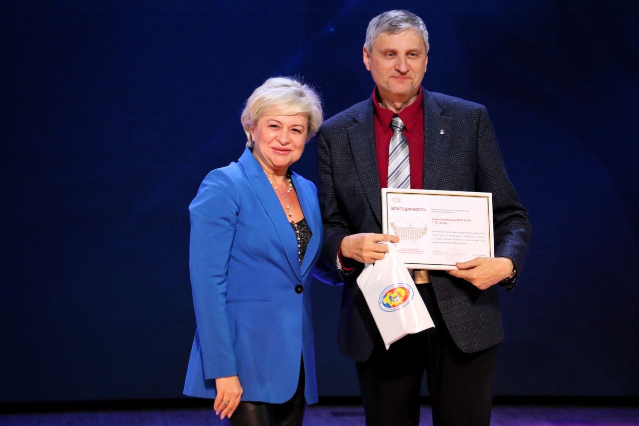 Благодарностями Крайизбиркома отмечены коллективы ведущих СМИ Алтайского края Благодарностями Крайизбиркома отмечены коллективы ведущих СМИ Алтайского края