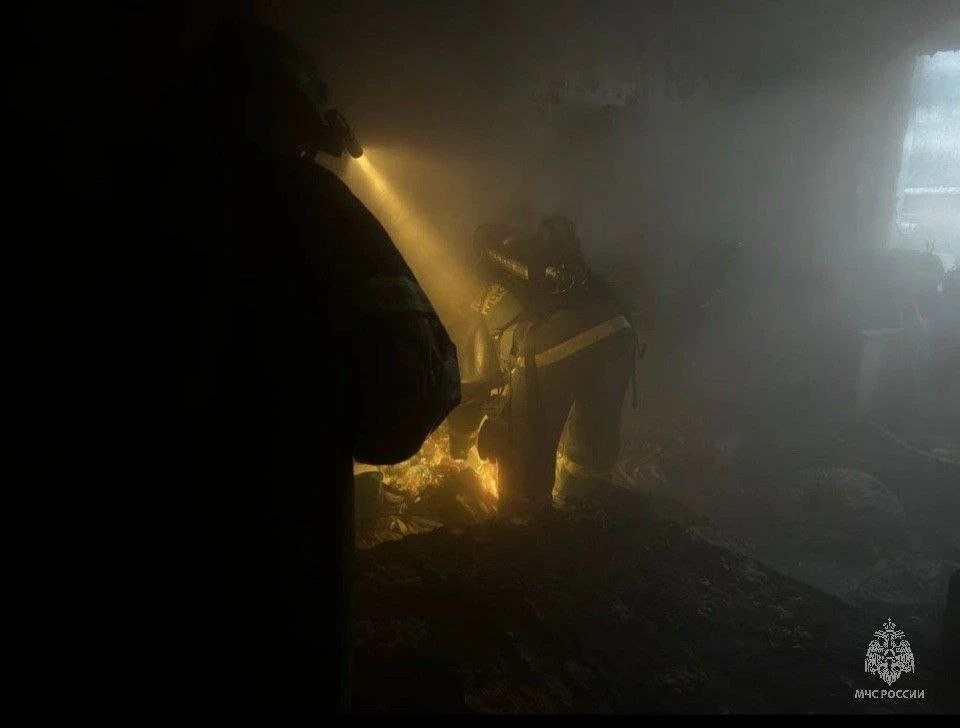 Пожар на ул. Ленинградской произошёл в Бийске Пожар на ул. Ленинградской произошёл в Бийске