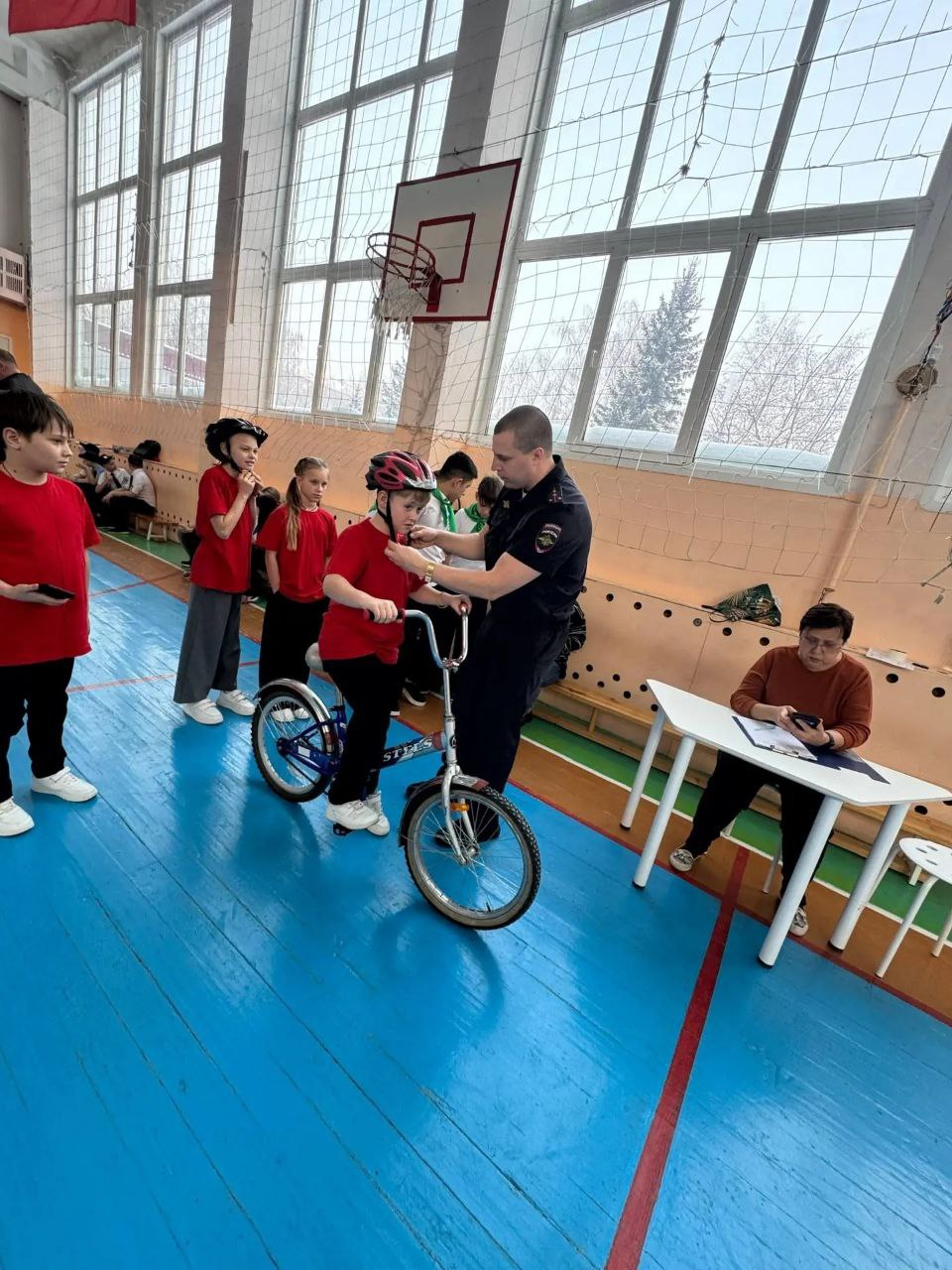 В Барнауле состоялась олимпиада по безопасности дорожного движения для школьников В Барнауле состоялась олимпиада по безопасности дорожного движения для школьников