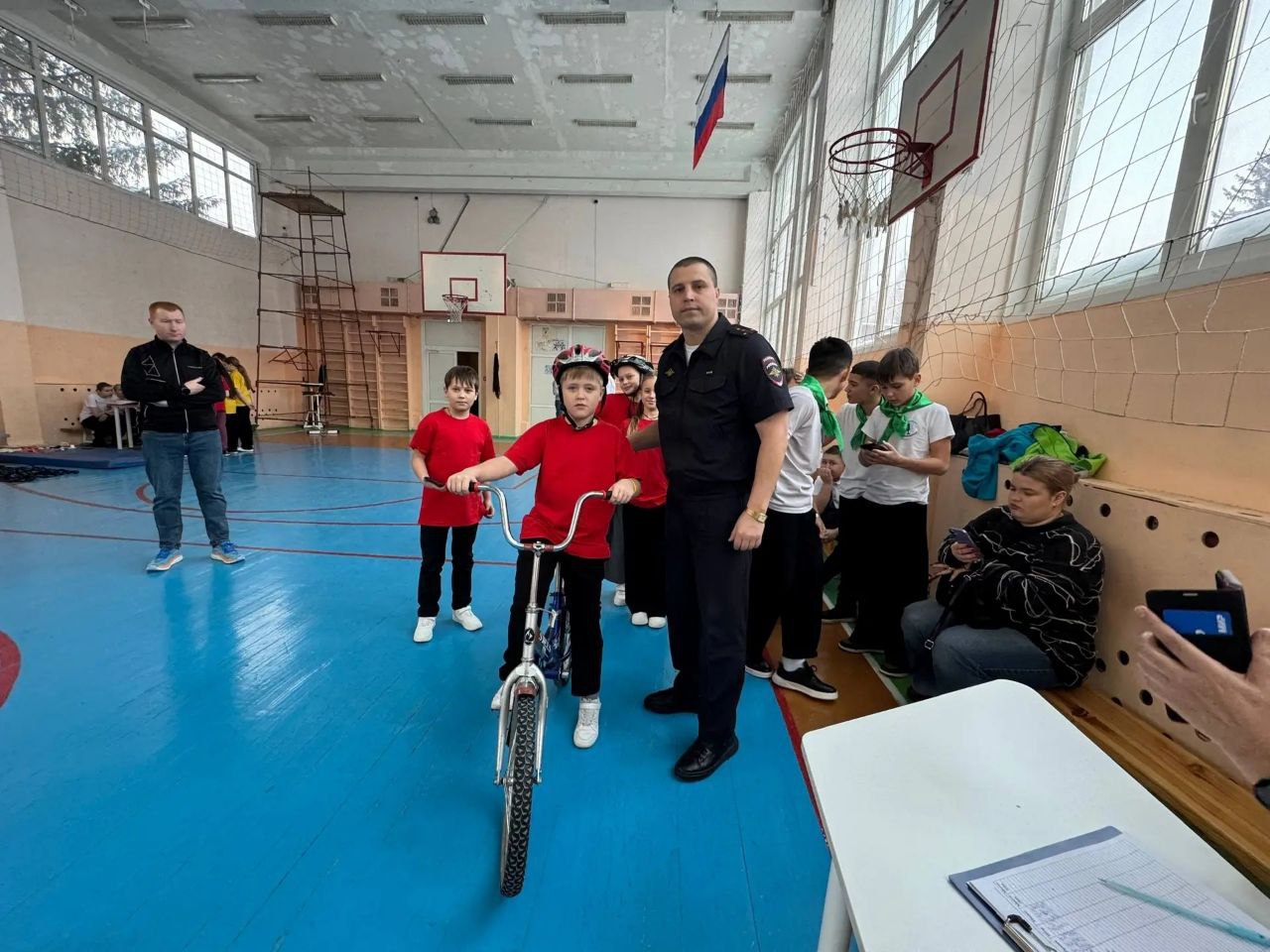 В Барнауле состоялась олимпиада по безопасности дорожного движения для школьников В Барнауле состоялась олимпиада по безопасности дорожного движения для школьников