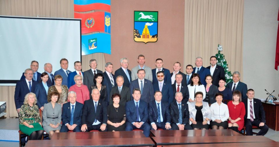 Пресс-служба Барнаульской городской Думы поддержала тренд и публикует фото десятилетней давности