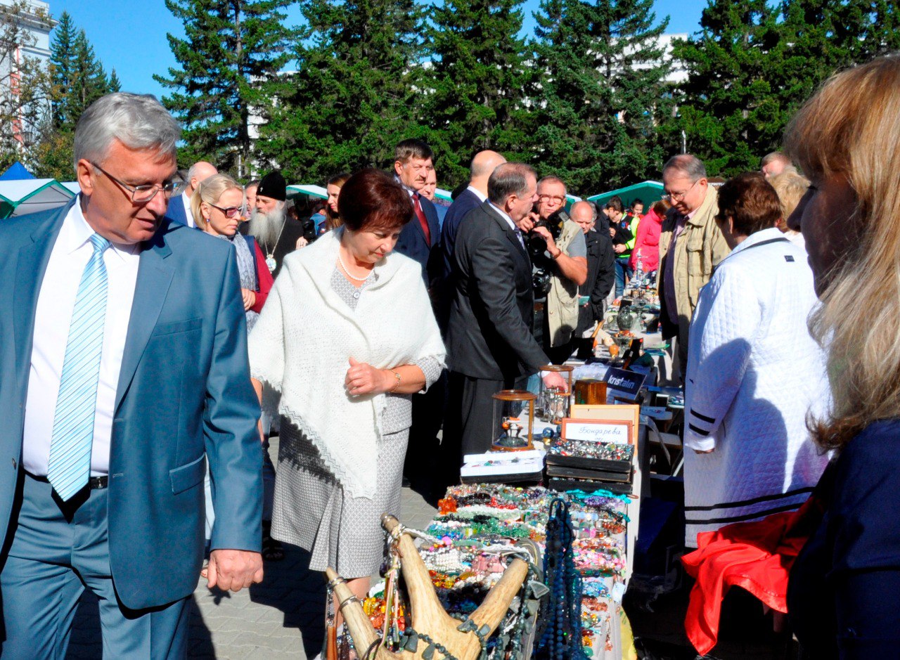 Пресс-служба Барнаульской городской Думы поддержала тренд и публикует фото десятилетней давности Пресс-служба Барнаульской городской Думы поддержала тренд и публикует фото десятилетней давности